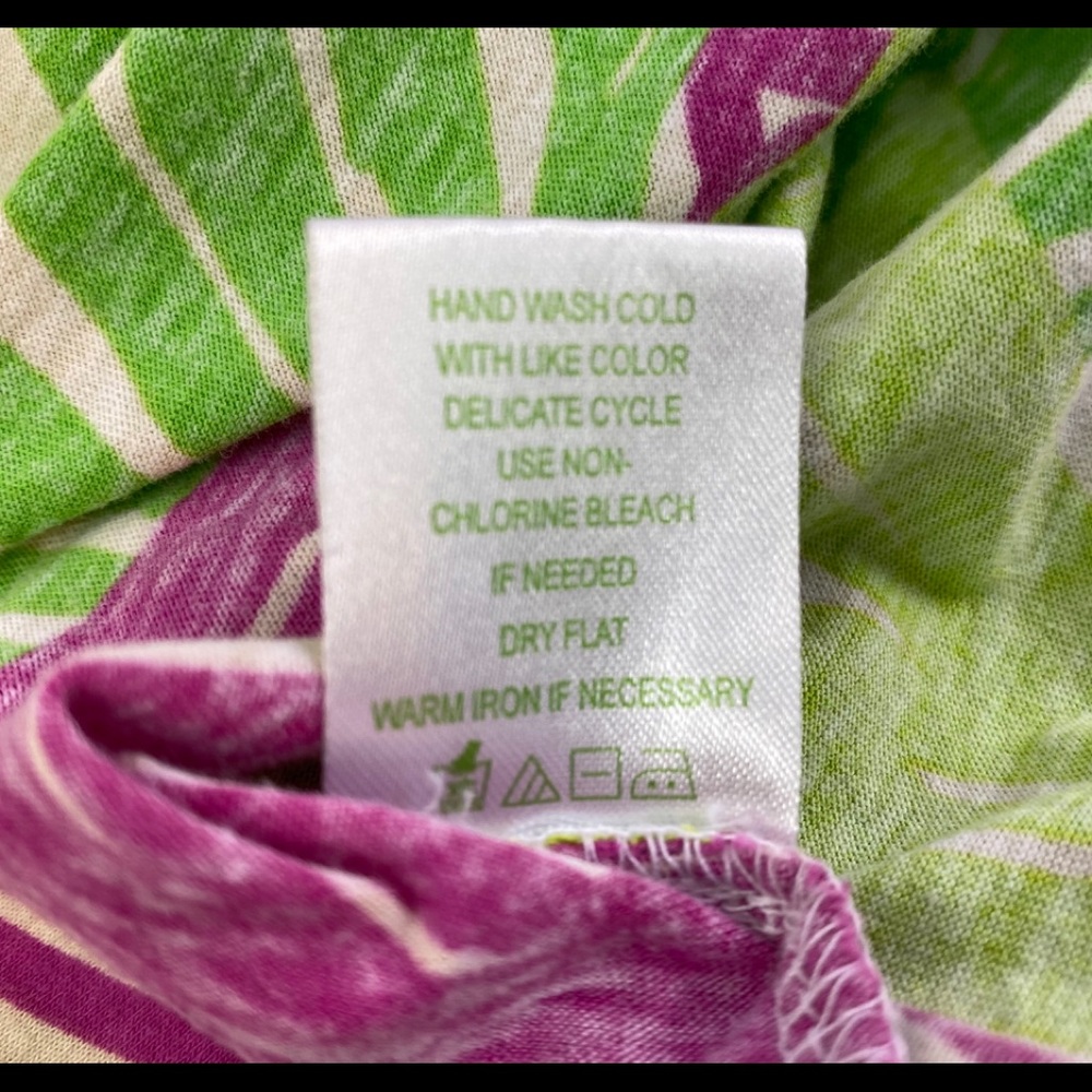 LILLY PULITZER FUN UNIQUE green & magenta t-shirt, size M EUC - Picture 7 of 8
